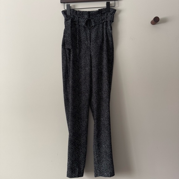 EXPRESS BLACK AND WHITE POLKA DOT ANKLE HIGH-RISE BELTED DRESS PANTS SIZE 00 - Picture 1 of 9